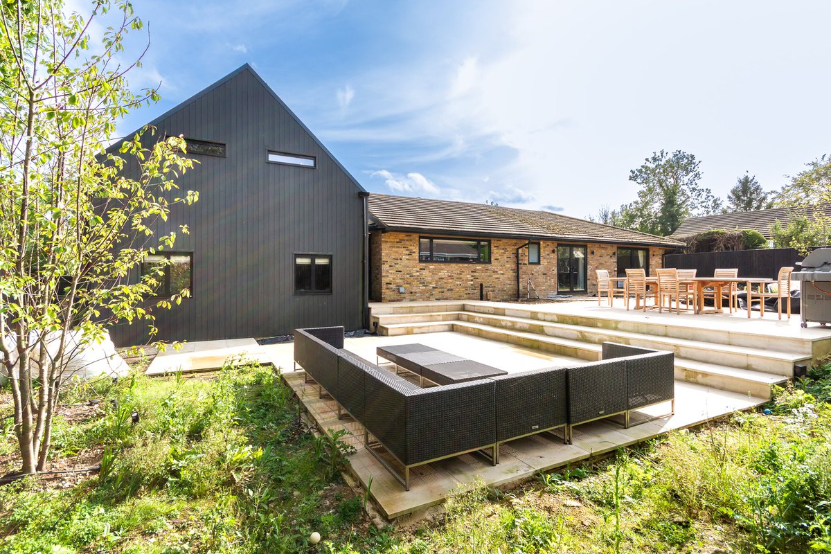 BroxArch's tweet photo. Wonderful to see some finished photographs of this modern house extension and refurbishment in the Green Belt and AONB (1/2) https://t.co/qMYBPOwbcl