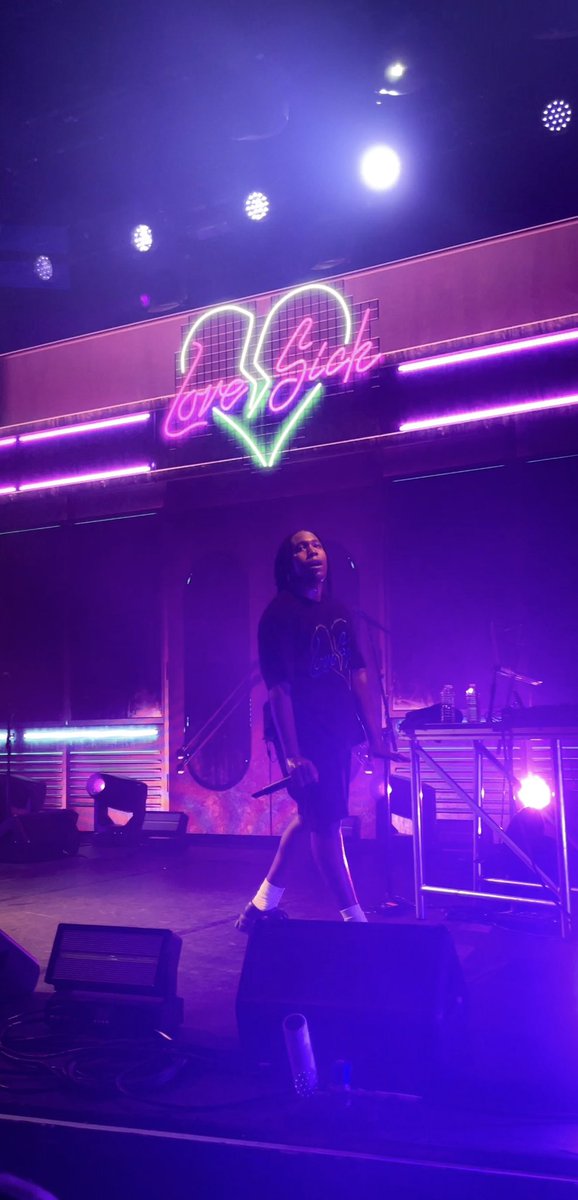 Gab6c_93's tweet photo. Une soirée inoubliable  @DonToliver @DonToliverMedia #lovesicktour https://t.co/es3g4ALdDV