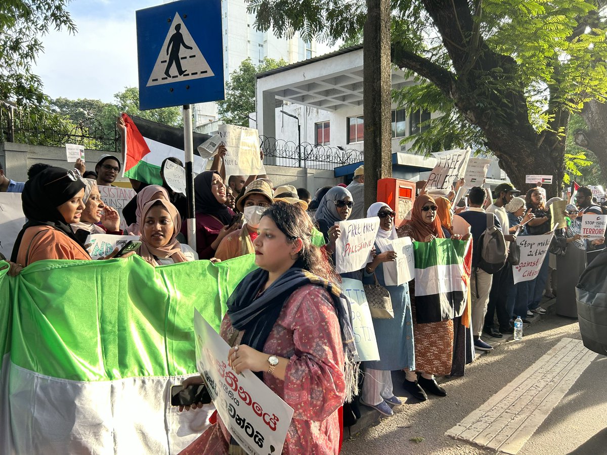 AmanaIflal's tweet photo. Pro Palestine protests in Colombo, Sri Lanka! #FreePalestine 🇵🇸 https://t.co/NarMAFhRaP