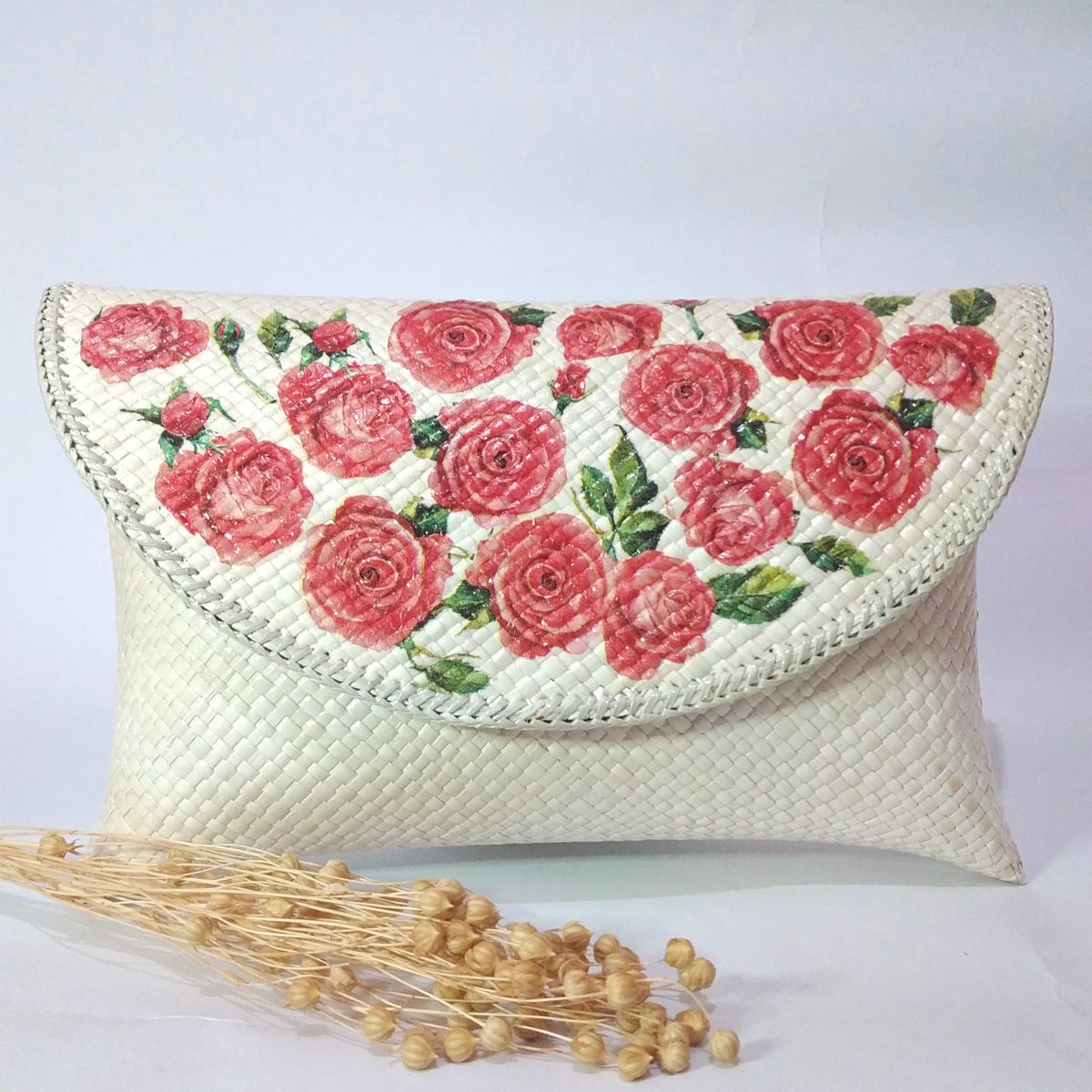 frappucid's tweet photo. CLUTCH TAS PESTA ANYAMAN PANDAN
🌺 Ukuran 27 x 16
🌺 Bahan : anyaman pandan
🌺 Gambar hanya di satu sisi saja
🌺 Made by mom dengan penuh cinta 🩷
Motifnya setiap tas berbeda yagesya, linkeu di post bawah 👇 https://t.co/oQbQW1XhqK