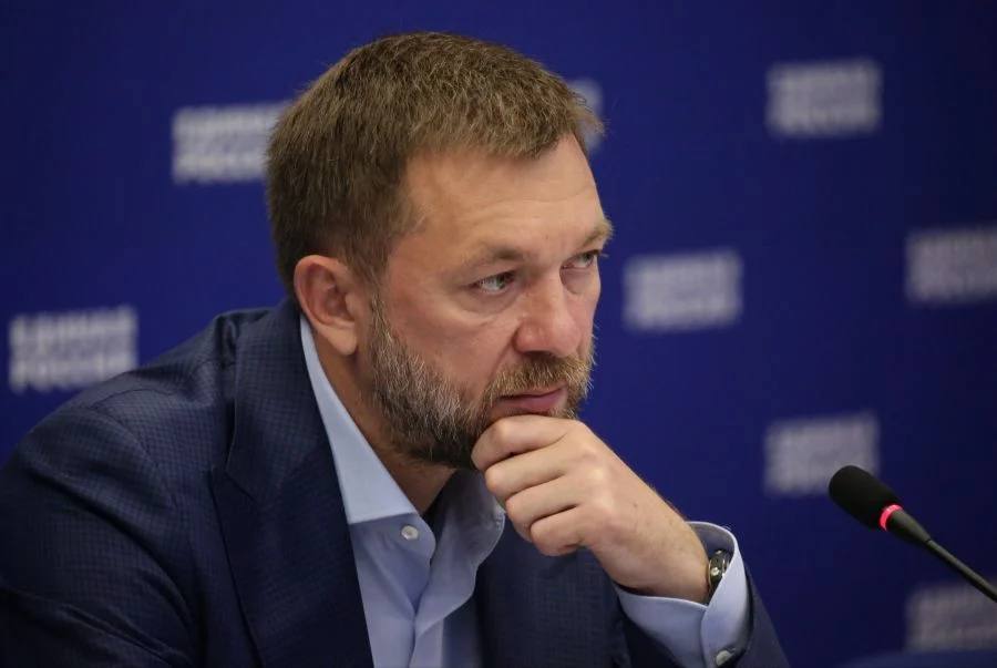 AteoBreaking's tweet photo. Депутат Госдумы, единоросс Дмитрий Саблин, якобы постоянно находящийся на фронте в Украине, на самом деле пишет патриотические посты из Антальи — The Insider https://t.co/m9155qTyvt