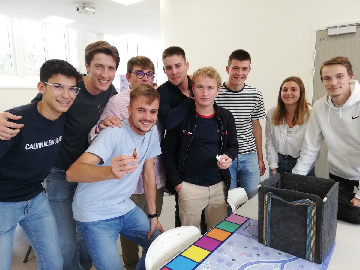 #ApprendreEnJouant #EscapeGame 🔐#Entrepreneuriat #Agricadre #Promo33 @Groupe_ESA Résoudre des énigmes et franchir chaque étape de la démarche entrepreuneuriale. Merci à <a href="/PepiteFrance/">Pépite France</a> pour l'animation.