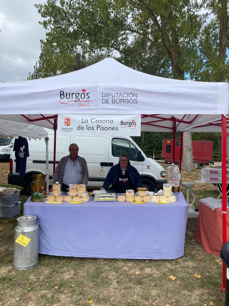 BurgosAlimenta's tweet photo. Los productores de #BurgosAlimenta también están presentes en la VII Feria del Caballo Losino de #Pancorbo 🐎
Nos acompañan 👇
#LaCasonadelosPisones
#EmbutidosContreras
#Apimara
Morcillas de San Lesmes @FundacionLesmes
Gotas de Rocío @DOArlanza1 https://t.co/O44opC7kl3