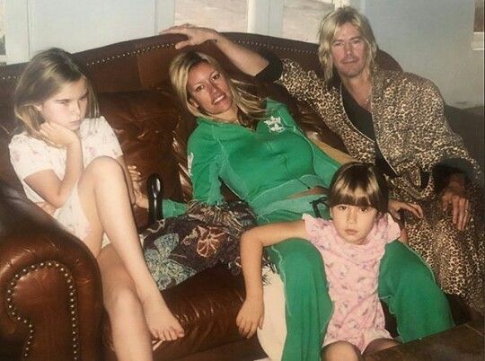 MyFavBassist's tweet photo. Relax with #family 🤍 #memories #littledaughter #GraceMcKagan  #MaeMcKagan #DuffMcKagan #SusanHolmesMcKagan @SuHolmesMcKagan @DuffMcKagan @duffsvelvet @GraceMcKagan @dasiy_green https://t.co/F7OZA92IJE