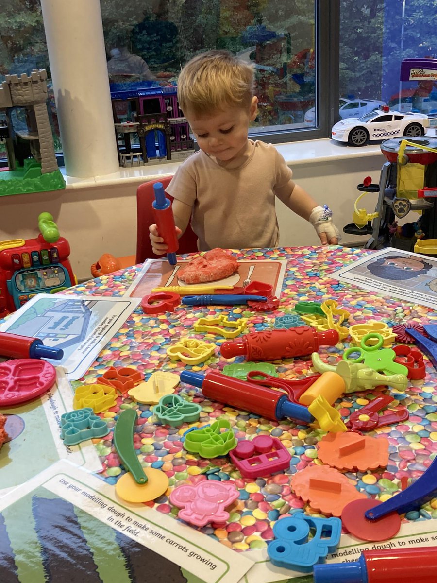 Play In Hospital Week aims to raise awareness of the benefits of play in the treatment of poorly children across the UK 😊 #PIHW Photos taken with permission 🥳