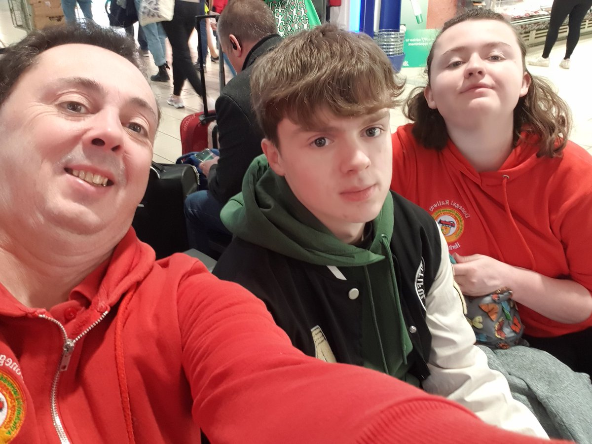 donegaldadrail's tweet photo. Back at the airport waiting for our flight home, after at @greatelectrictrainshow by @keyworldpublishing. Great weekend had by all. https://t.co/MgQUrPSvHf