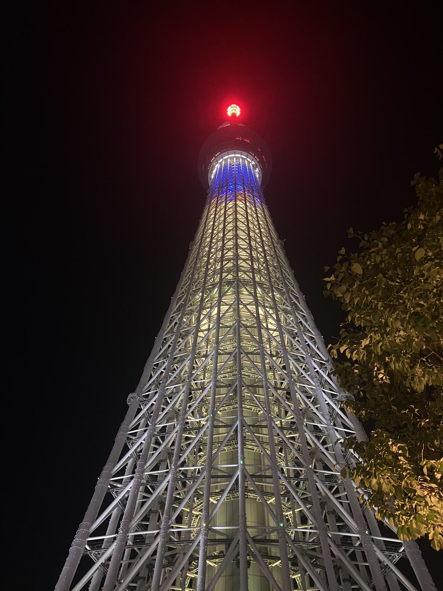 sasukeee912's tweet photo. スカイツリーが光ってた
プーさん、���雪姫アリエル
100周年おめでとう㊗️ https://t.co/EIqnc6d0rs