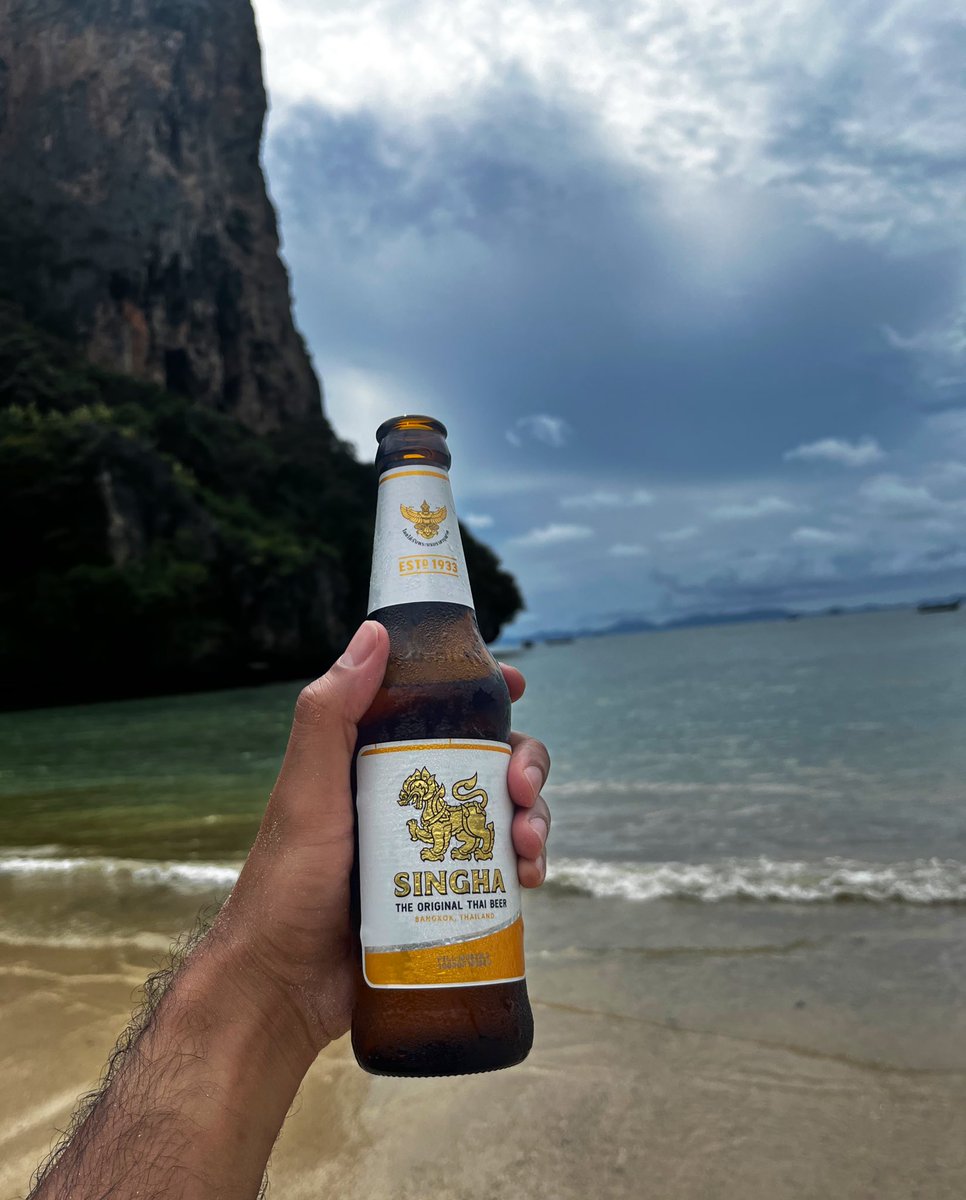 ameya91's tweet photo. Straight out of a movie.
Places that are too pretty 😍
#raileyBeach #krabi https://t.co/nhoiOGjBZr