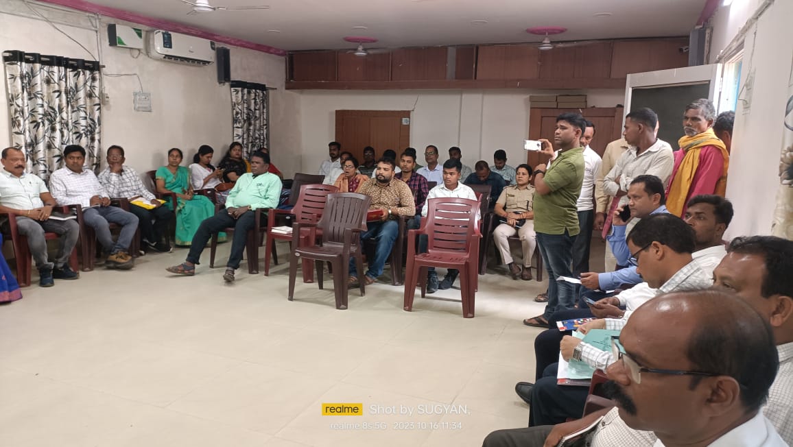 DM_Nuapada's tweet photo. A joint hearing of Public Grievances was held today at  Block Office, Khariar in presence of Collector Nuapada and @SPNUAPADA

@CMO_Odisha
@MoSarkar5T
@gapg_dept https://t.co/kavu0tzoWW