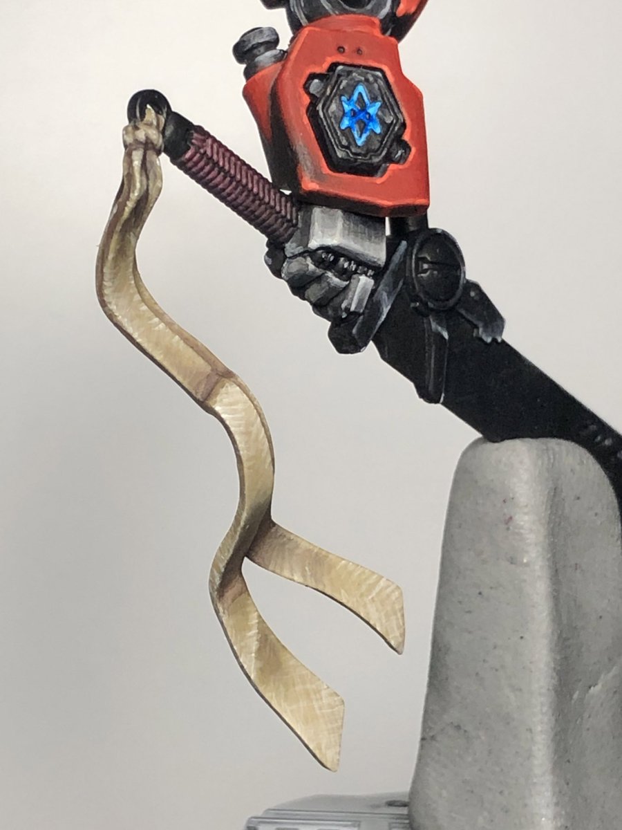 FancyKelvin's tweet photo. Another night and another piece done. The Ribbon on the sword was the main event today. 
#Warhammercommunity #warhammer40k #warhammer40000 #gamesworkshop #hobbypainter #paintingwarhammer #miniaturepainting #tauempire 
#farsightenclaves #wip #warhammerwip #tau #commanderfarsight https://t.co/bEYkV86EtS