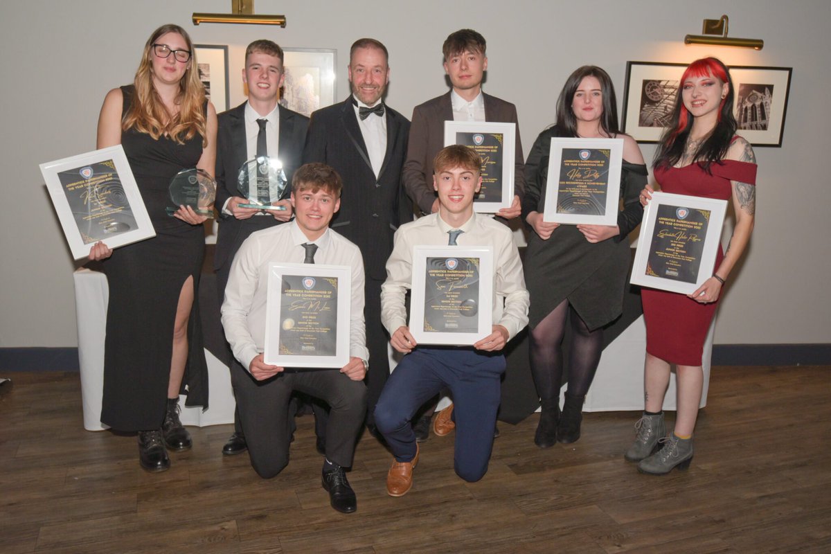 ThePDA's tweet image. The seven winners of the PDA Apprentice Paperhanger of the Year competition sponsored by Brewers Decorator Centres, was announced at the PDA Gala Dinner held at the Principal Hotel, York on Saturday 14th October. Congratulations to them all 👏
#apprenticeships #painters #PDA