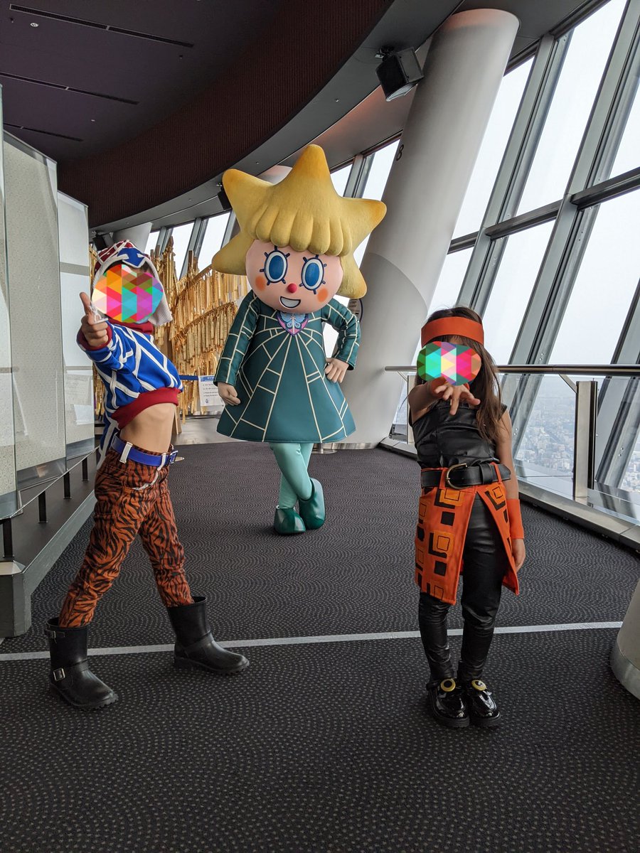kaattosh's tweet photo. ハロウィンだから今まで奥さんが作った衣装をあげていく。
靴以外全て手作りとかすごすぎる
今年のハロウィンも素敵だから早く見たい https://t.co/18juzDk3me