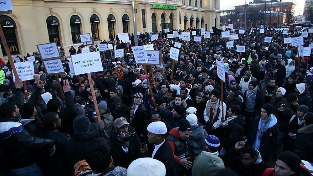 Lykten_no's tweet image. Norge styrer mot lignende konflikter vi ser i Israel og Gaza, samt Ukraina. Det vil bli borgerkrig i Norge og konflikter mellom europeiske nasjoner. Norge vil deles opp etter etniske og religiøse grenser. Oslo øst vil f.eks bli som Gaza, med islamsk selvstyre. #Repatriering