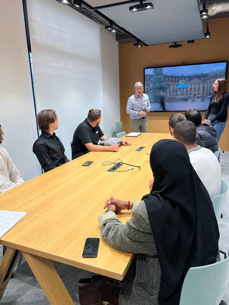 🤩 Belle visite au siège de #Gecina avec nos stagiaires de l'#E2C77 #Montereau dans le cadre de leur parcours « Numérik »
✅ Présentation des #métiers par M. Robin Directeur Infrastructure et Production Informatique 
✅Des ateliers #CV en petits groupes animés par l’équipe #RH