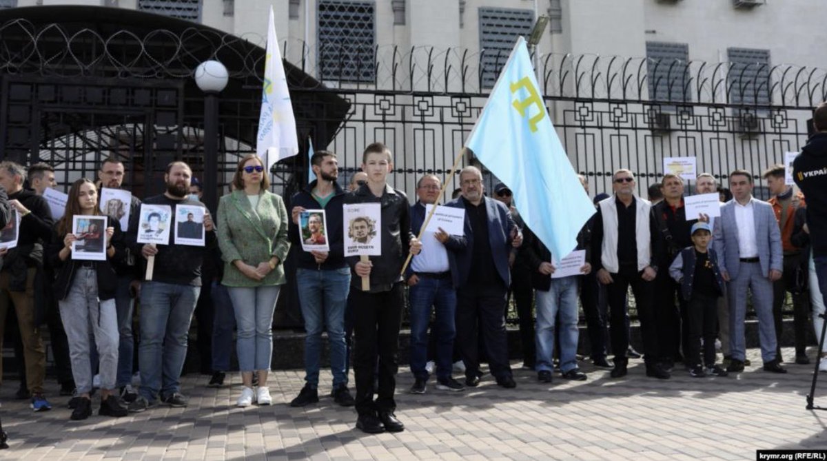 MamedovGyunduz's tweet photo. За майже 10 років 🇷🇺 окупації 🇺🇦 Криму півострів залишили майже 70 тисяч кримчан, а вʼїхало – понад 700 тисяч росіян. За цей період зафіксовано понад 5 тисяч порушень
#ПраваЛюдини, більшість з яких – проти кримських татар, повідомив @alimqirim. На жаль, ця статистика продовжує рости.