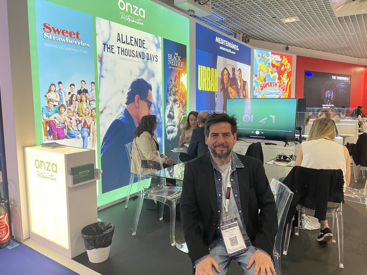 El productor @kekog de <a href="/paroxproductora/">ᴘᴀʀᴏx</a> ya está en Mipcom con "Los mil días de Allende" gracias al apoyo de <a href="/culturas_cl/">Ministerio de las Culturas</a> 

cinemachile.cl/contenido-espe…