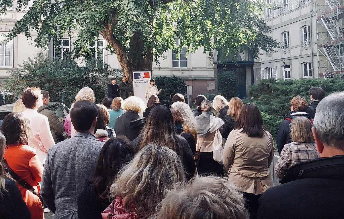 acstrasbourg's tweet photo. Partout dans l’académie, les élèves et les personnels @education_gouv ont observé une minute de silence en hommage aux victimes des attentats commis contre l’Ecole et en mémoire des professeurs Samuel Paty et Dominique Bernard. https://t.co/XIAulQDoy3