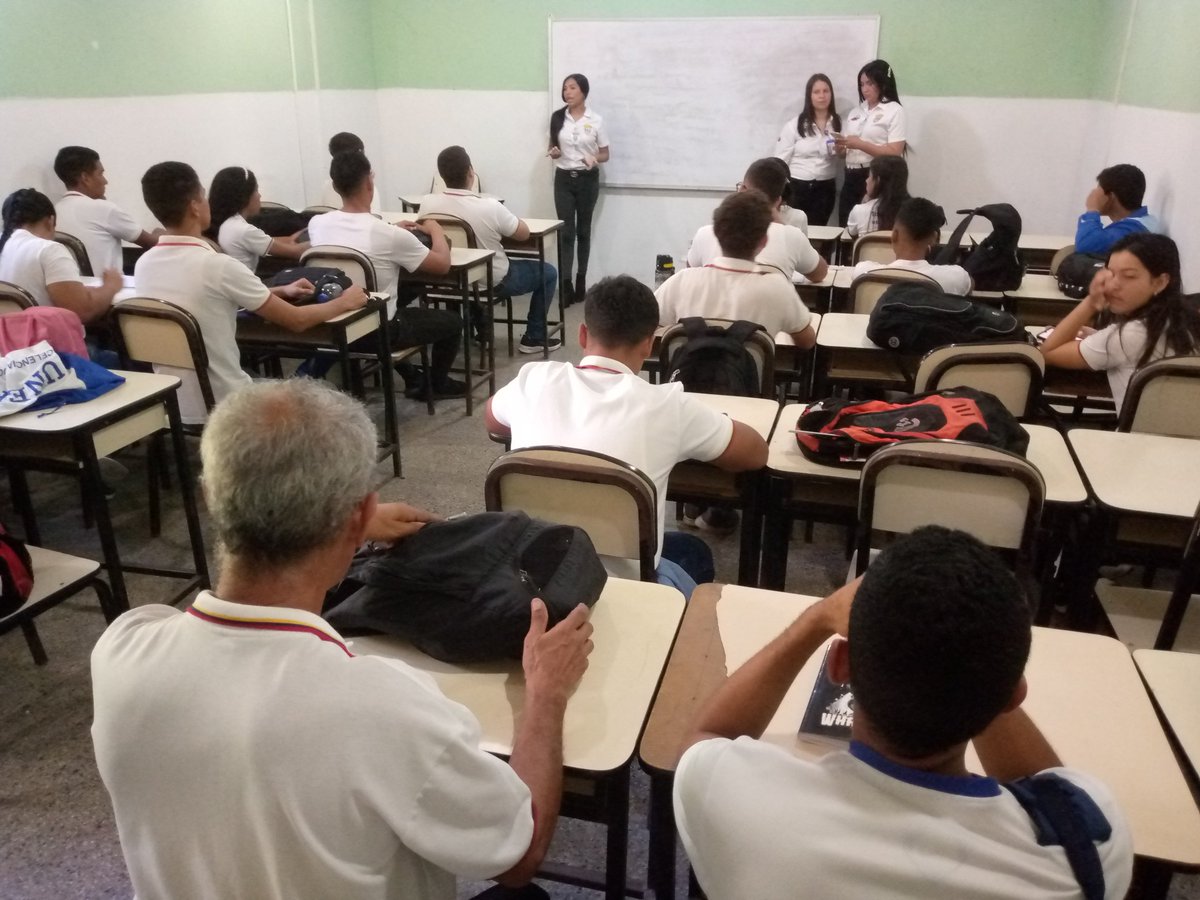 El Cuerpo de Investigaciones Científica Penales y Criminalísticas (CICPC) realizó, Conversatorio a los Estudiantes del V sem. de Ing. Civil, con respecto a no te enredes con las redes, UNEFA EXCELENCIA EDUCATIVA ABIERTA AL PUEBLO.