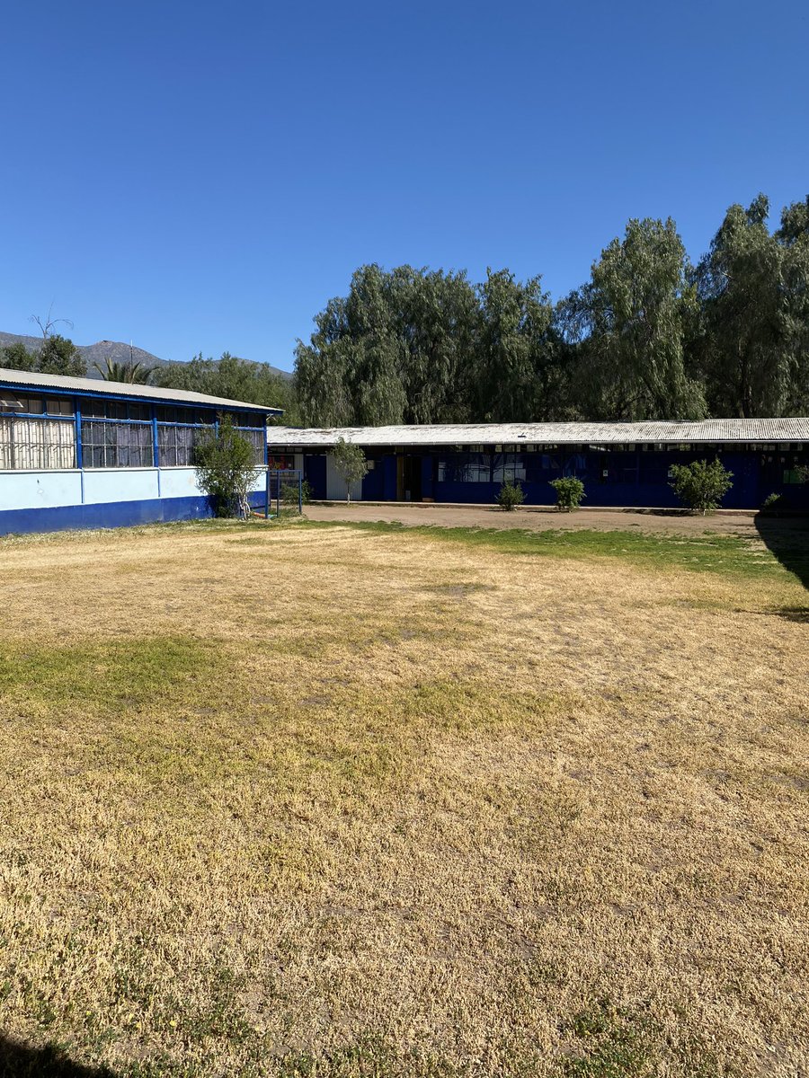 danipep's tweet photo. Liceo de Montenegro, días sin clase: 15 !!!!!
El ministerio de educación no ha dado respuesta, corremos riesgo de cierre de una escuela de 80 años!!!!!!
Simplemente desolador
La educación en Til Til está de luto @tudia_13 @TVN @LaRedTV @canal13 @Mega @CNNChile https://t.co/uPfphqTL0t