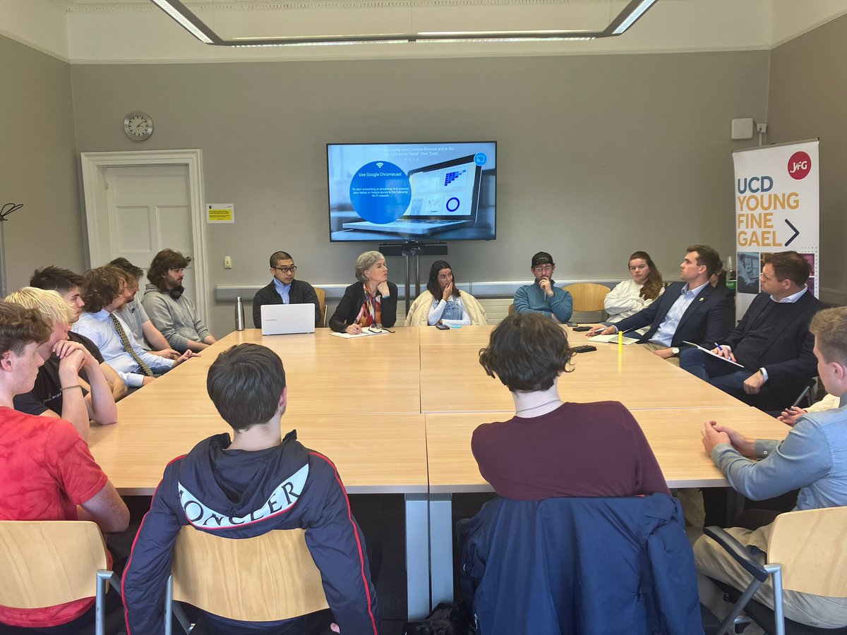 An amazing public meeting for our joint @UCD_YFG/@RathdownYFG and @FineGael Small Business Council in @NovaUCD with Minister @NealeRichmond discussing everything from student visas to financing startups. Thank you to everyone who attended! 

@yfg #Youth #Politics #Business