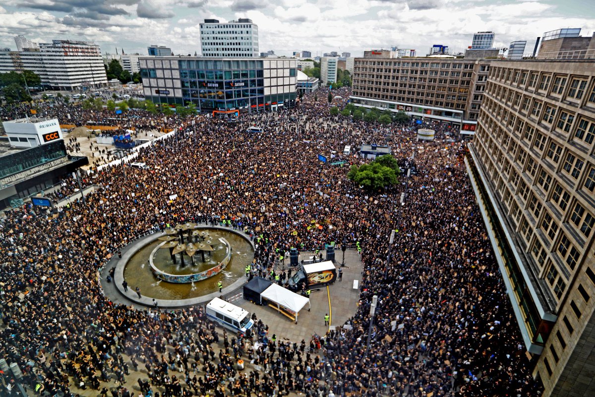 Populations of people moving like a single organism, a single brain. Holobiont, super-organism.