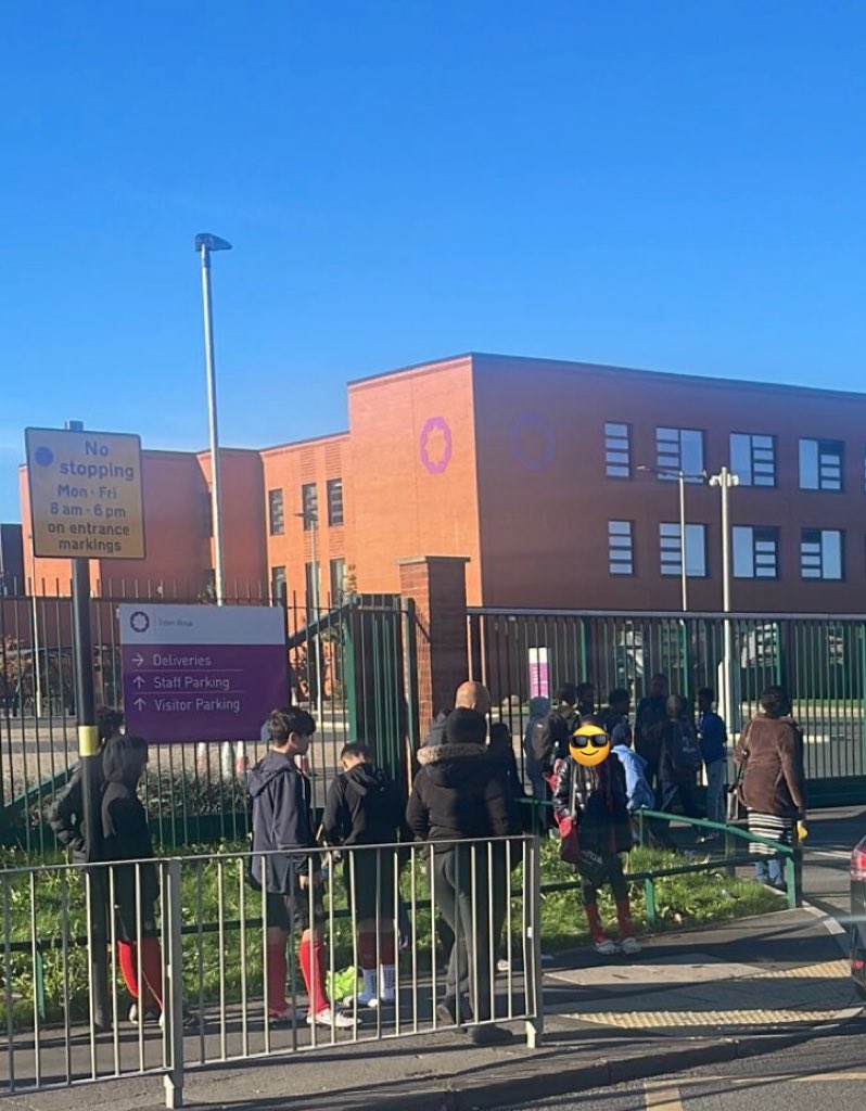 dream_chaser_yc's tweet photo. Disappointment is a understatement. Up to 300 people was unable to play/ watch due to the facility not opening. Our youth couldn’t play their weekly matches they look forward to due to @vivifyvenues not able to open facilities. 

Help
@ShabanaMahmood @liambyrnemp @CitizensUKBham https://t.co/ixUdVVb7Wi