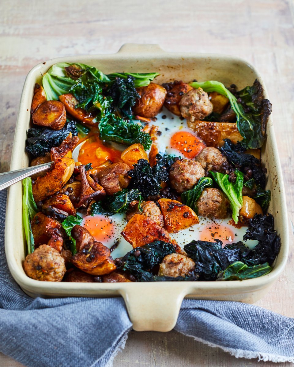 Autumn, freshly baked from the oven 🍁
We love this recipe as it’s a great way to bring together a variety of autumnal vegetables and make a hearty meal in under 30 minutes. Baked eggs are simply joyous too – arguably the most fuss-free yet fabulous way to enjoy just set eggs.