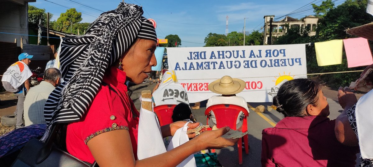 ThelmaCabreraP2's tweet photo. Seguimos en las luchas de los pueblos, hasta que renuncien corruptos, urge el Estado Plurinacional.

El Asintal Retalhuleu https://t.co/DBO6z7XDQ5