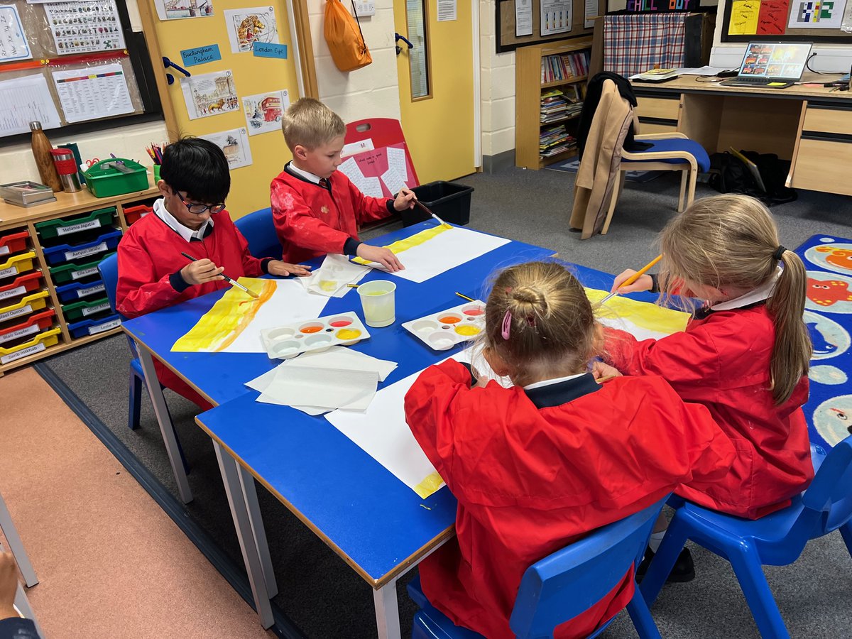 BGS_LowerSch's tweet photo. Year 2 have been creating Great Fire of London silhouette paintings #BGS_Year2 #BGS_Project https://t.co/pWoluWQv8Q
