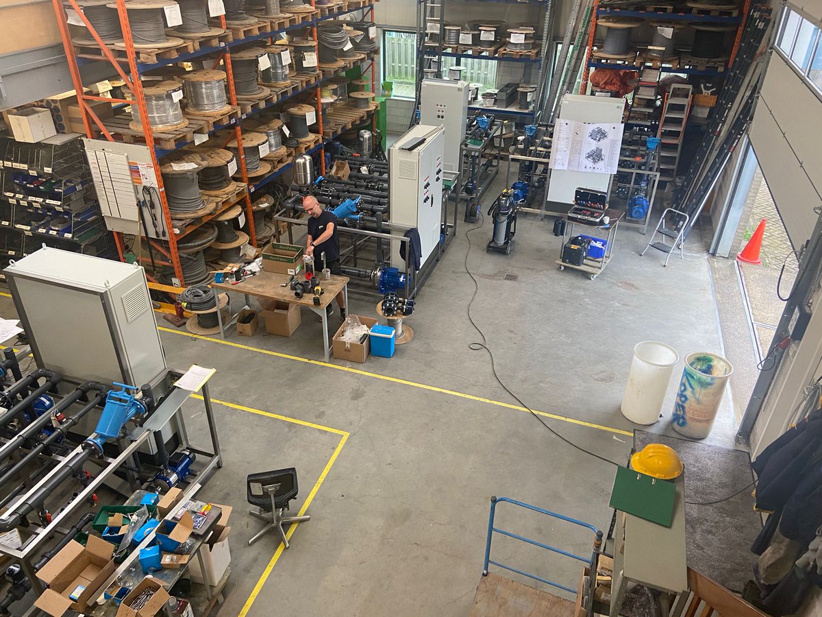 Bouwen &amp; testen van 5 units voor een grote klant: trots! 💪 Binnenkort gaan we ze installeren. Hier een sneak peek van 4 units. 📸✨ Interesse in onze installaties? Contact ons via info@montera.nl of montera.nl! #Innovatie #Installatie #Tuinbouw #Irrigatie