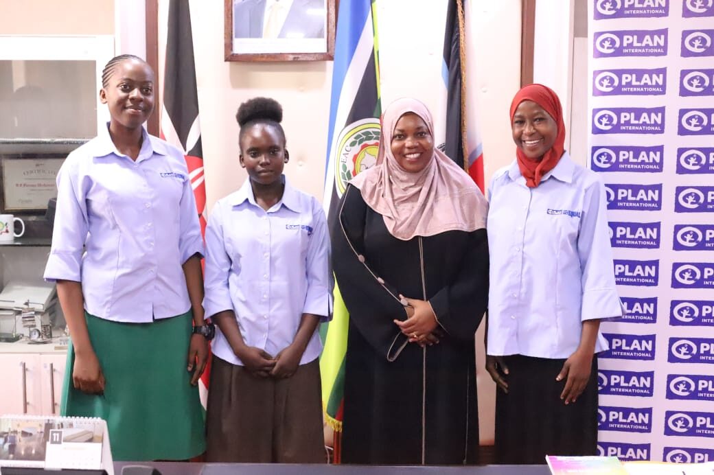 PlanKenya's tweet photo. Power of girls 💃
Rehema, 20, took over the position of the Governor @OurKwaleCounty Governor, H.E Fatuma Achani. 
“I'm grateful to meet my role model. My appeal is for girls in my community to benefit from free sanitary towels," Rehema.
#GirlsGetEqual
#InternationalDayOfTheGirl https://t.co/BlxjCMldWP