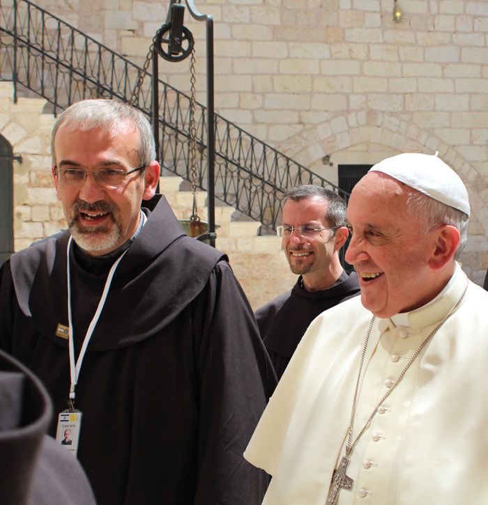 UniCatolicos_es's tweet photo. El cardenal Pierbattista Pizzaballa, líder de los católicos de Tierra Santa, se ofrece públicamente para intercambiarse por los niños israelíes que siguen en manos de los terroristas palestinos. https://t.co/o2qf8qByxp