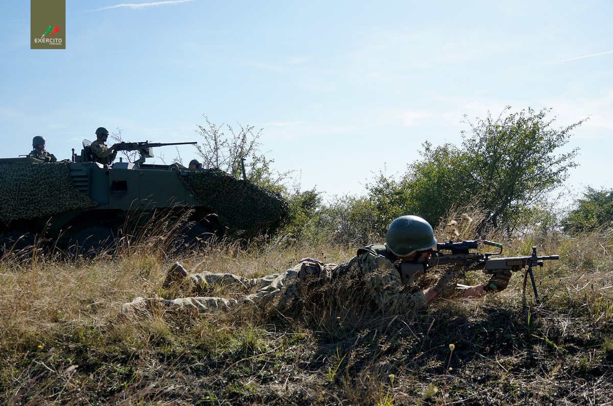 Exercito_pt's tweet photo. 📢Exército 🇵🇹 desenvolve treino combinado com Forças @NATO, reforçando a prontidão e a interoperabilidade na condução de Operações Defensivas e Ofensivas em ambiente urbano.

🔗https://t.co/mPZPNb3CHa

Ao serviço dos Portugueses.
#ExércitoPortuguês #3FNDROU @defesa_pt @EMGFA_RP https://t.co/Nc5G3XxABm
