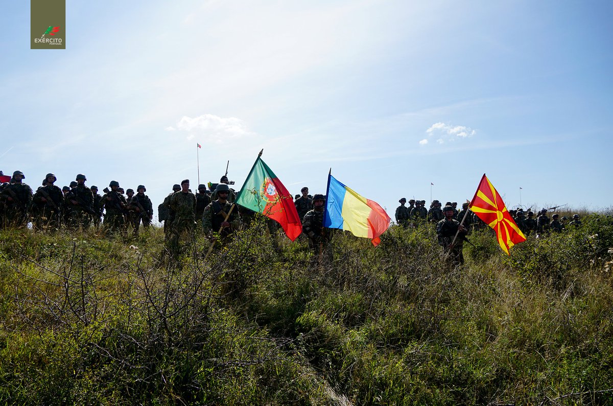 Exercito_pt's tweet photo. 📢Exército 🇵🇹 desenvolve treino combinado com Forças @NATO, reforçando a prontidão e a interoperabilidade na condução de Operações Defensivas e Ofensivas em ambiente urbano.

🔗https://t.co/mPZPNb3CHa

Ao serviço dos Portugueses.
#ExércitoPortuguês #3FNDROU @defesa_pt @EMGFA_RP https://t.co/Nc5G3XxABm