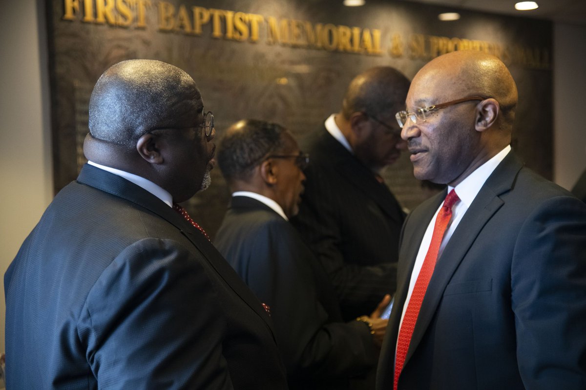 vernoncwalton's tweet photo. A wonderful culmination to our men’s weekend. The Reverend Patrick Walker preached a powerful and helpful message. The men sung with power and the presence of God was indeed felt.
#mensday #mensweekend #fruitbearingdisciples #brotherhood #recoveryroom https://t.co/4eg2nHr766