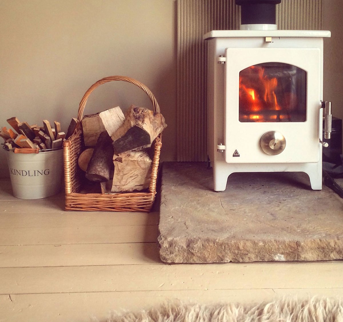 Brrr!
Definitely a bracing-beach-walk-and-light-the-log-stoved kind of day.
#autumnvibes #autumnbreaks #MondayMood