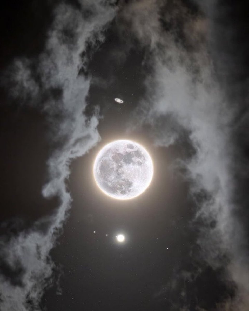 M1ONLOVER's tweet image. Full Moon, Jupiter and Saturn.