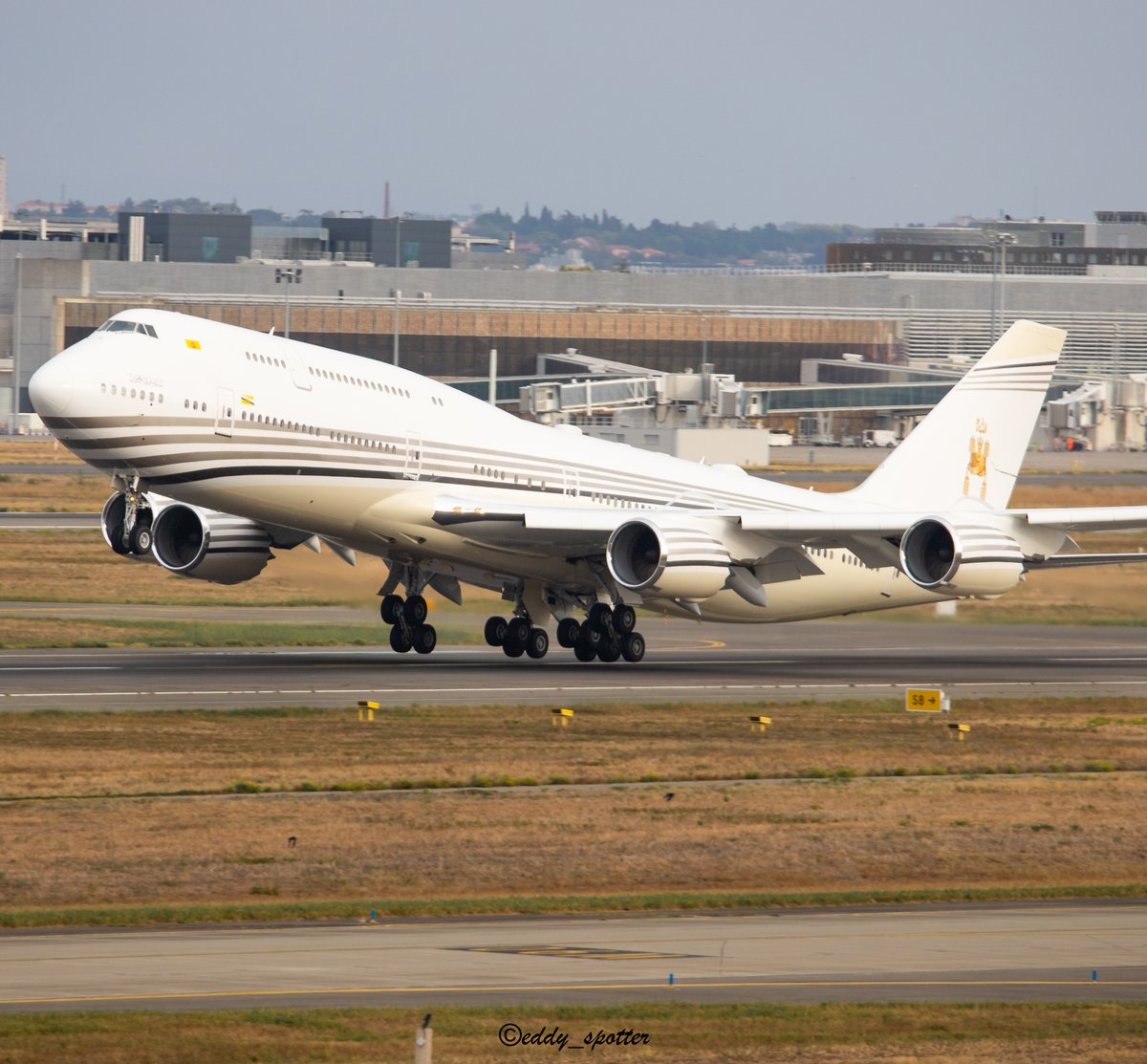 eddy_spotter's tweet photo. Premier post sur Twitter ! 

Pour cela quoi de mieux que la "Queen of the skies".

Passage ce samedi du B747-8BBJ 👑du Sultan du Brunei 🇧🇳 pour une visite à #airbus à #Toulouse ✈️.

#Boeing  #Boeing747 https://t.co/rCgCAyrbBl
