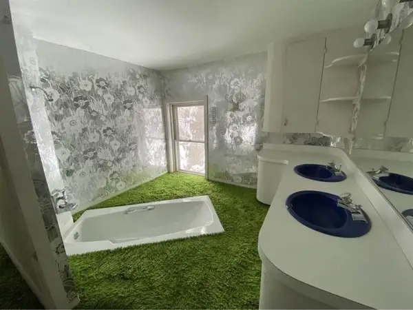 realtordotcom's tweet photo. Describe this bathroom in one word: _____ https://t.co/AMb64HAveA