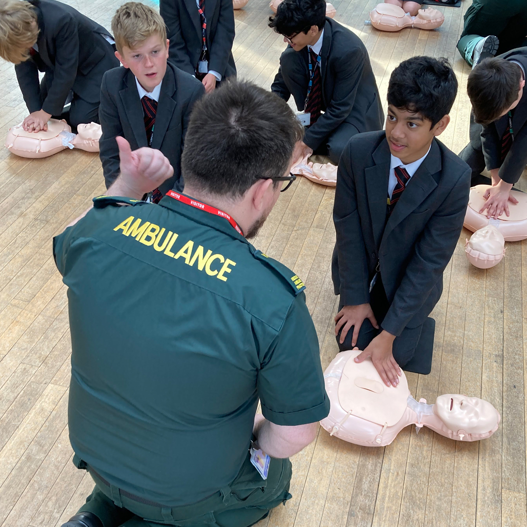 Hymers_College's tweet photo. Hymers once again welcomes #YorksAmbulance staff and volunteers today to teach CPR to our Year 8 students. This life-saving program is now in its tenth year, and we are proud to be part of teaching this vital life skill. 
#restartaheart
#Yorksambulance https://t.co/HwjW7XY4eH