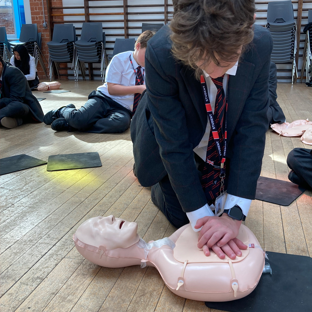 Hymers_College's tweet photo. Hymers once again welcomes #YorksAmbulance staff and volunteers today to teach CPR to our Year 8 students. This life-saving program is now in its tenth year, and we are proud to be part of teaching this vital life skill. 
#restartaheart
#Yorksambulance https://t.co/HwjW7XY4eH