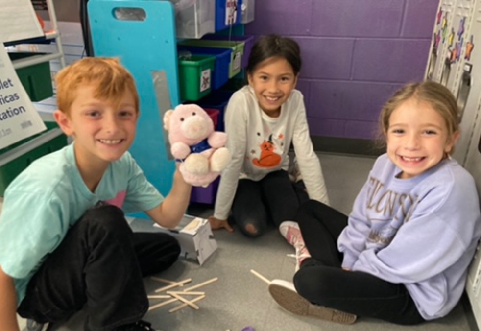 TalawandaSTEM's tweet photo. Kramer 3rd grade architects used the engineering design process to imagine, plan, create, test and improve a house that would protect our piggies 🐷 🐷 🐷 from the big bad wolf 🐺 https://t.co/KNFwyNXfrd