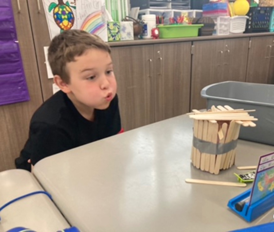 TalawandaSTEM's tweet photo. Kramer 3rd grade architects used the engineering design process to imagine, plan, create, test and improve a house that would protect our piggies 🐷 🐷 🐷 from the big bad wolf 🐺 https://t.co/KNFwyNXfrd