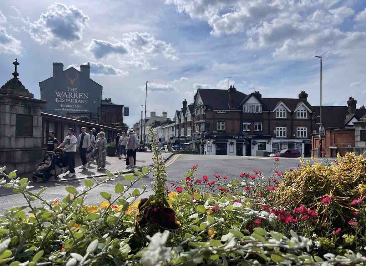 We are delighted that #TunbridgeWells has won the ‘Small City’ award &amp; many gold medals for the town’s parks at the “South East in Bloom” competition! 😀 🌸 

Congratulations to all who have contributed to this success.

Photos: @visit_tunbridgewells 

#tunbridgewells