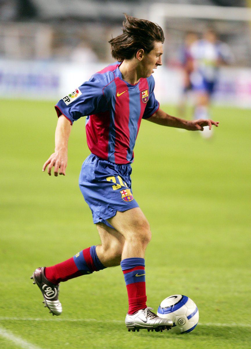 FCBarcelona_es's tweet photo. Hace 19 años… 

El mejor debut de la historia. 🐐 https://t.co/kMT5fC747s