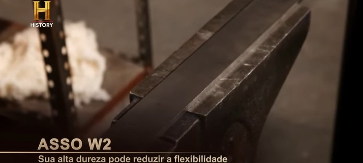 hudsoncanuto's tweet photo. Assistindo no @canalhistory a um dos meus programas favoritos: Desafio Sob Fogo, deparo-me com um erro ortográfico horrível: em lugar de AÇO os editores brasileiros escreveram ASSO!
Pode isso?! https://t.co/8FF4roAKav