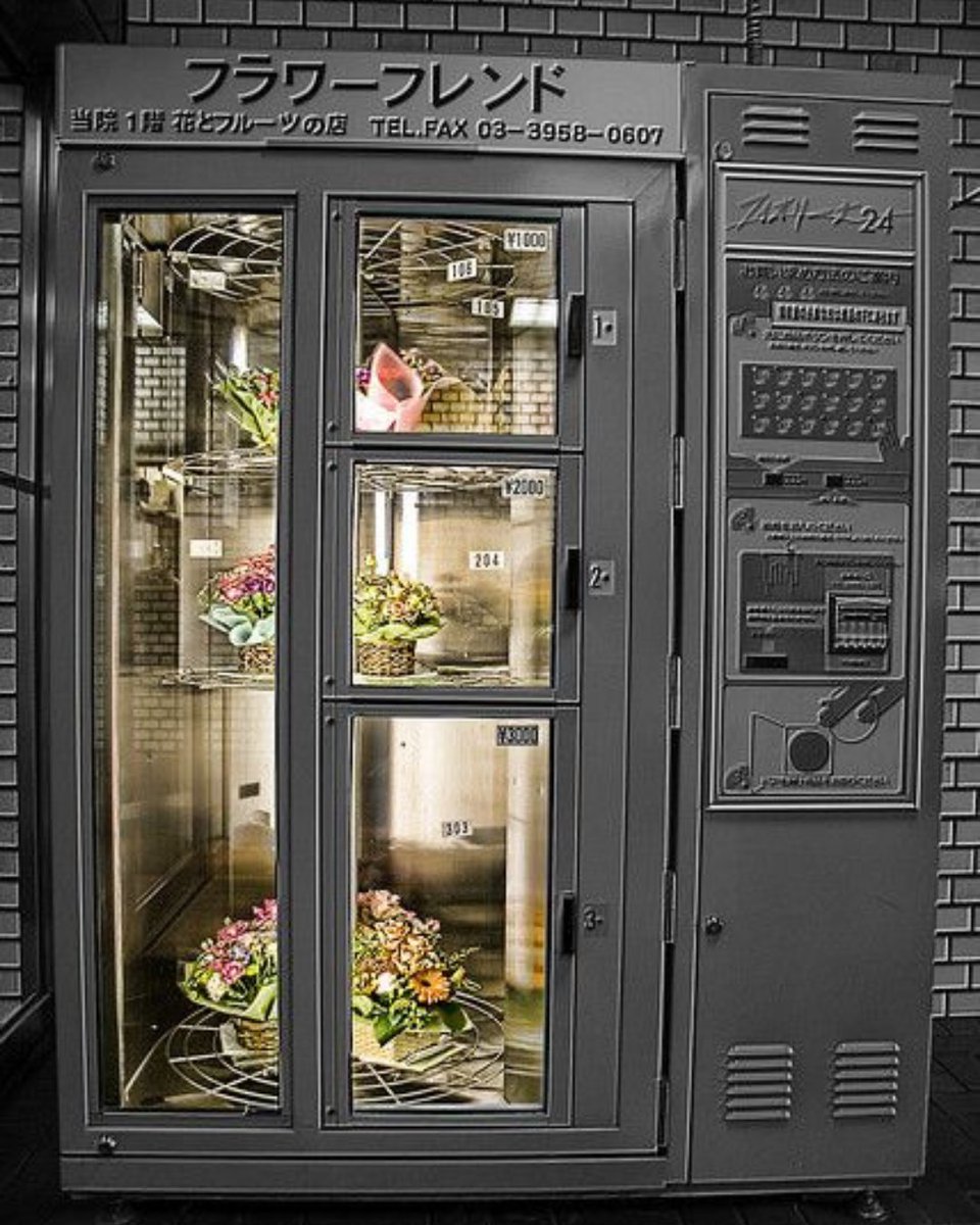 hellohappysnack's tweet photo. Today in *interesting vending machines seen around the world* 🌍. We are obsessed with these flower bouquet vending machines from Tokyo, Japan!  💐🌸🌹🌻🌿🌼🪷 #hellohappysnacker #vegan #vendingmachine #funkyvendingmachines #tokyo #japan #flowers https://t.co/vvjtrhRkTh