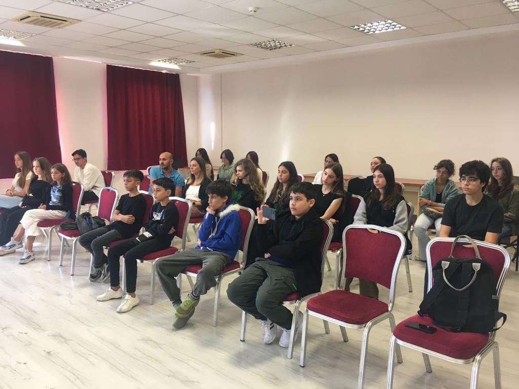 Cumhuriyetimizin 100.Yılı Kutlama Etkinlikleri kapsamında Konservatuvar yönetiminin davetini kabul eden dünyaca ünlü piyanist Özgür AYDIN'ın, Rektörlüğümüzün himayesinde gerçekleştirilen piyano masterclass çalışmalarının birinci günü tamamlanmıştır.
<a href="/universitemDEU/">Dokuz Eylül Üniversitesi</a> 
<a href="/hotar_nukhet/">Prof. Dr. Nükhet Hotar</a>