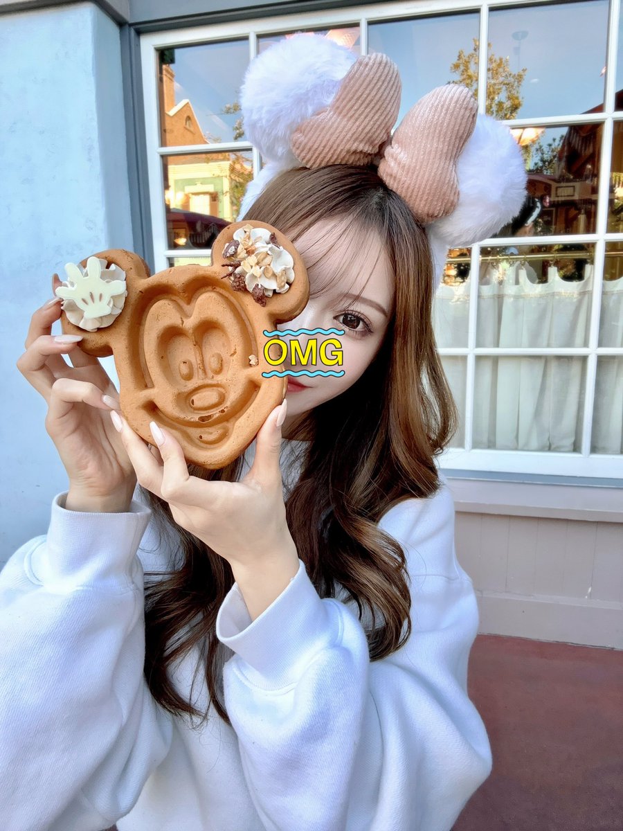 llx_ayu_xll's tweet photo. ディズニーランドで絶対盛れる映える写真の撮り方4選👇🏻

❶メリーゴーランド前
(夜、ポトレスタジオ照明モード)
❷ミッキーワッフル前に持ってきてﾊﾞﾁｸｿ小顔盛り
(昼、内カメ推奨)
❸シンデレラ城左横
(前激混みでもここだけ人いない)
❹インカメ鏡越し自撮り(盛れる)

親友とDハロ楽しすぎた🎃🎡 https://t.co/vWCRxUrSO4