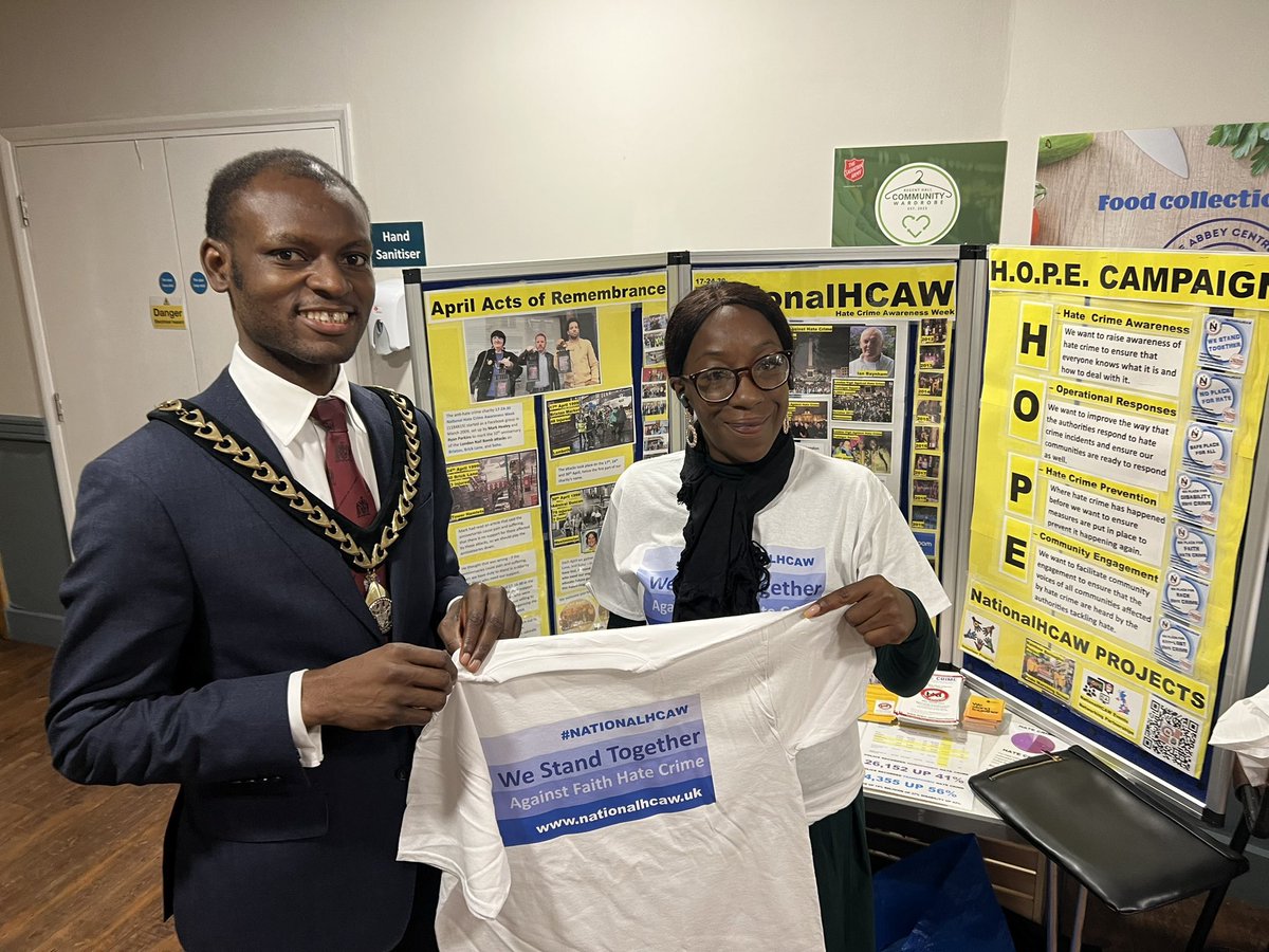 Yesterday @SouthwarkMayor attended the launch of National Hate Crime Awareness Week lighting a candle of HOPE & state clearly #NoPlaceforHate in #Southwark & across #UK. We continue to work together to stand up against those who seek to divide us. #WeStandTogether #NationalHCAW